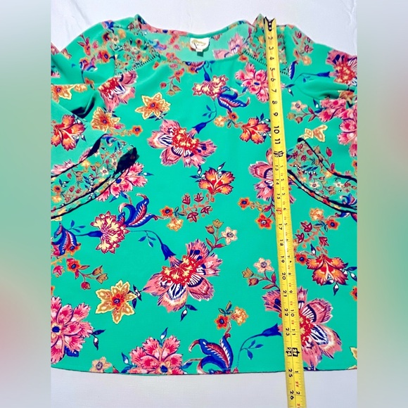 Fig and Flower Top Women Medium Green Floral Ruffle 3/4 Sleeve Blouse - Picture 6 of 14